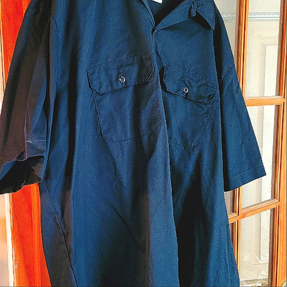 4 big and tall shirts, 2 big and tall pants. All six items for $35 or $7 each.